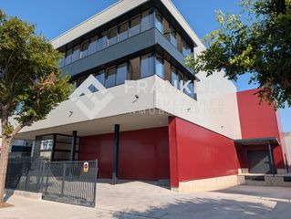 Location Bâtiment à usage industriel  Carrer de la botànica. Aislada con muelle