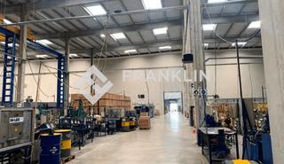 Miete Fabrikhalle  Carrer mig. Aislada con muelles