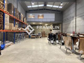 Fabrikhalle in Carrer de Indústria