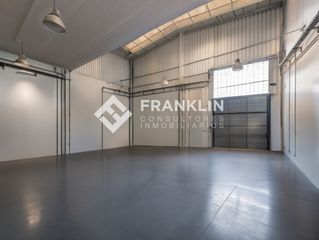 Nau industrial  Avinguda del vallès. Esquinera