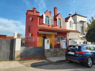 Casa aparellada a Calle orden de montesa 50
