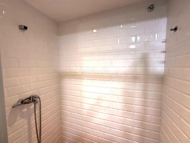 Foto 122b06e4-e338-436f-b360-a600abf589eb. Lloguer local comercial a Hostafrancs Barcelona