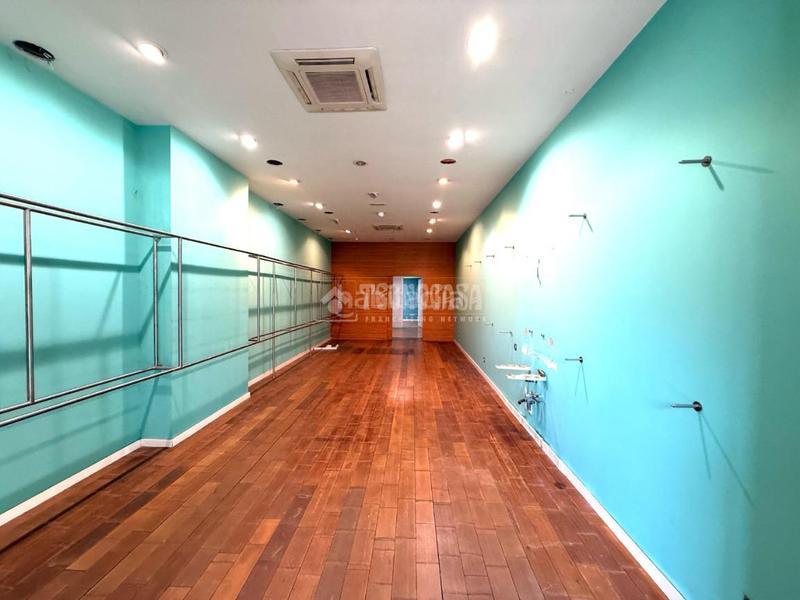 Foto 36cab98d-ce90-4a76-9c23-1c4a6b85eb9e. Lloguer local comercial a Hostafrancs Barcelona