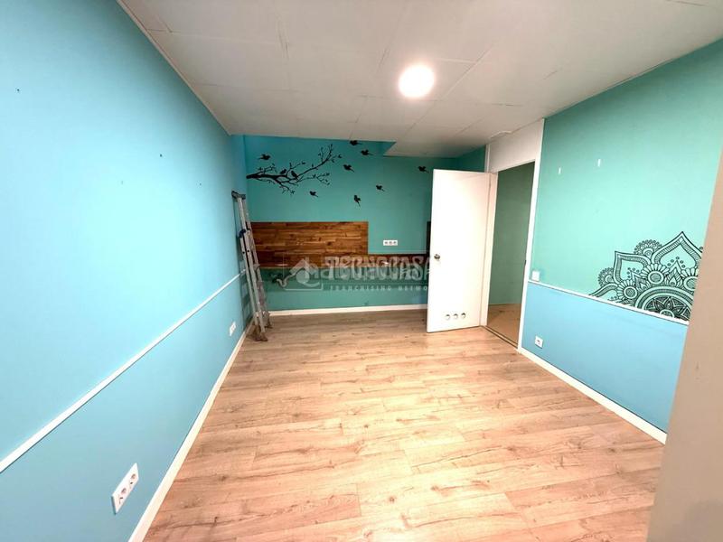 Foto 6a8d609d-af46-40f4-8e82-b45b3df11e11. Lloguer local comercial a Hostafrancs Barcelona