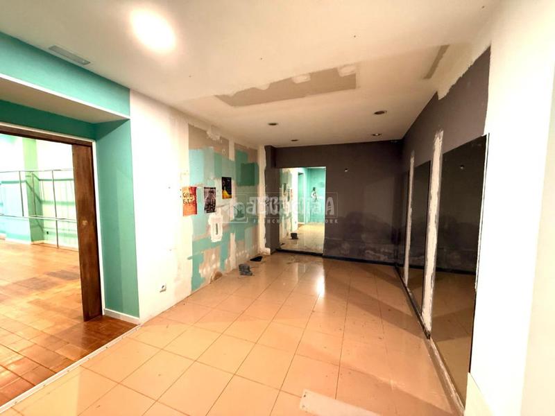 Foto ea3d493b-cb13-4b11-be01-9e145bec6e96. Lloguer local comercial a Hostafrancs Barcelona