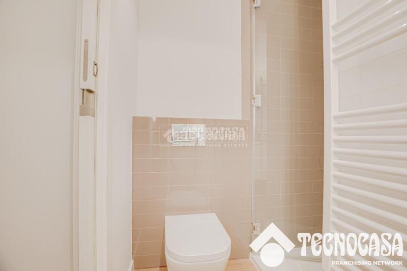 Foto 71f25e51-f2c2-4a45-873e-e05dfb805f0a. Piso  en venta en Sants Barcelona