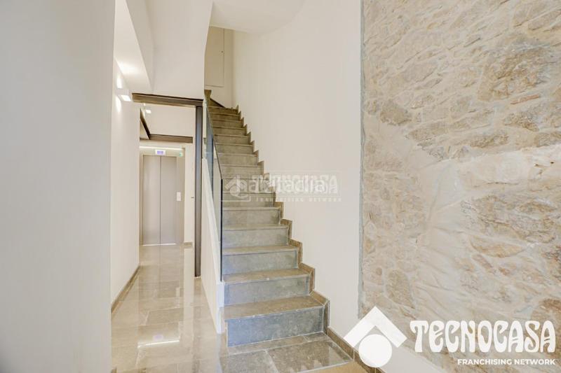 Foto aee7e91d-4628-4cb3-bebf-51b91e0299c0. Piso  en venta en Sants Barcelona