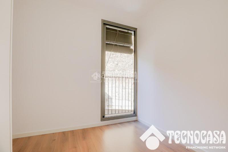 Foto e7eca287-bc19-442d-868e-580c672f5171. Piso  en venta en Sants Barcelona