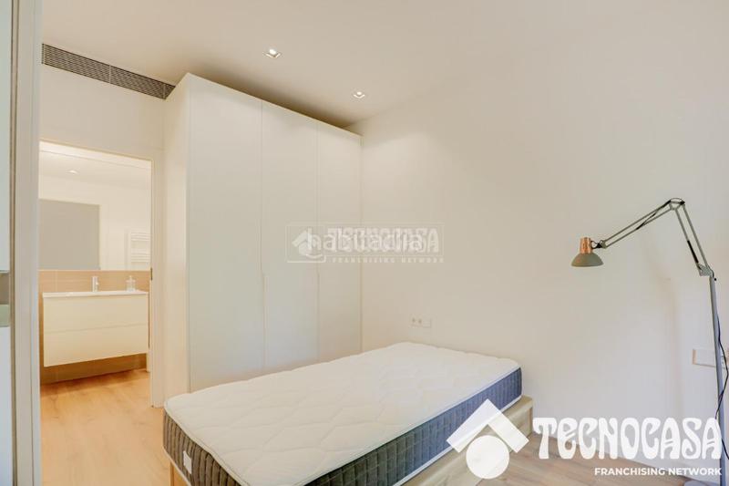 Foto f6ffeb85-7058-4848-92a6-75ae028df8da. Piso  en venta en Sants Barcelona