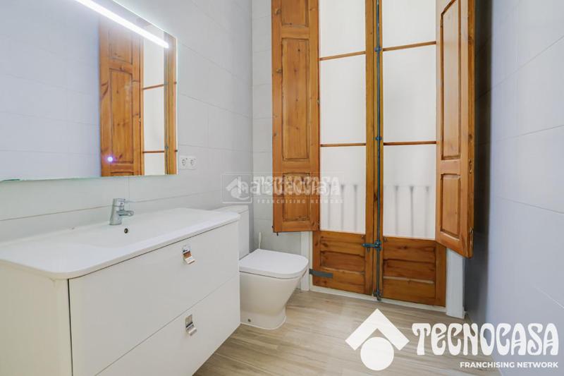 Foto 30411b07-80a3-4b4a-8973-b26de012735f. Flat with heating in Sants Barcelona