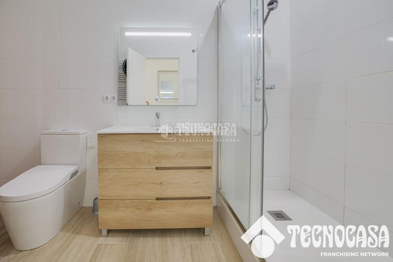 Foto f2628488-3b04-40cb-aab3-87106a1a551a. Flat with heating in Sants Barcelona