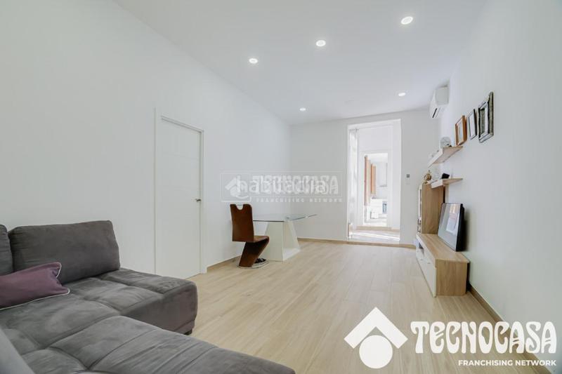 Foto f8d989de-9a60-433e-ad8b-771e4c424209. Flat with heating in Sants Barcelona