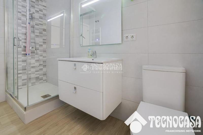 Foto fdd7c038-739c-4d27-a548-ec27a15ce30b. Flat with heating in Sants Barcelona