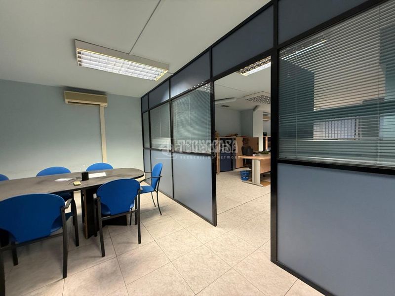 Foto 4e9968a1-ad32-4e22-8a7d-72d44f3fa348. Local comercial amb calefacció a Sants Barcelona
