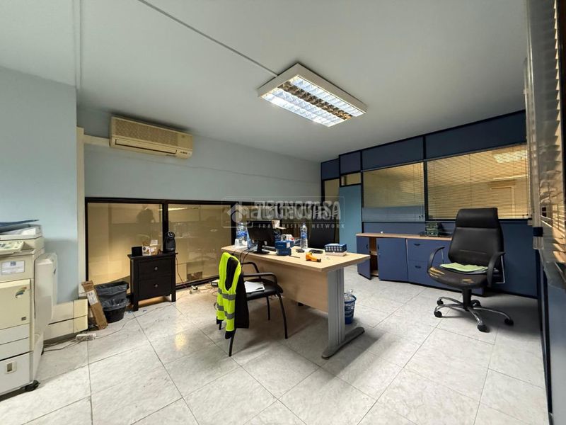 Foto 7aed3ec1-29f3-4c22-afd1-1dfa483a7ad9. Local comercial amb calefacció a Sants Barcelona