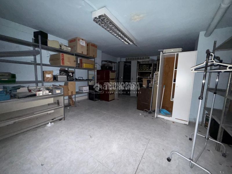Foto ecc8ad47-62f0-489c-af4c-bd1de829c3bd. Local comercial amb calefacció a Sants Barcelona