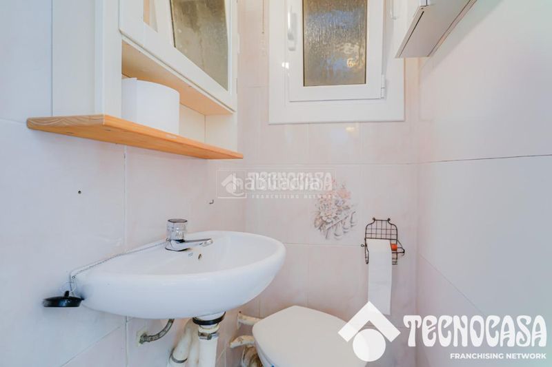 Foto f9847f42-075a-4d40-9794-20ec85a78b9c. Pis amb calefacció a Sants Barcelona