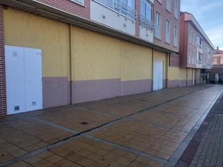 Local commercial à Calle maestre juan de secaduras 2. Venta de local en calle alcalde pedro garcia burguillo nº s/n áv