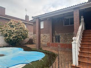 Chalet à Torrejón del Rey. Bonito chalet independiente en torrejón del rey