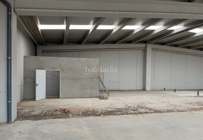 Foto afaaa87b-0a9f-4ab7-a3b9-fc9d8e2ab043. Affitto capannone industriale in calle río tera 18 in Ávila