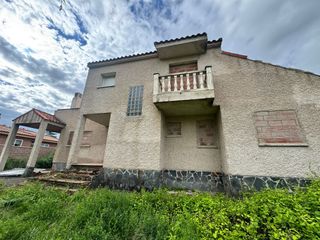 Chalet  Calle ronda de manchester. Oportunidad de adquirir esta vivienda, para terminar de construi
