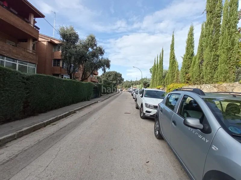 Foto 55738f5d-f04a-45cf-a2b7-390d9fea66b1. Aparcament cotxe a calle treinta y seis 12 a Navalquejigo-Los Arroyos Escorial (El)