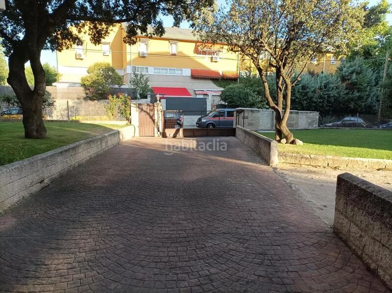 Foto a670502f-5b4f-421d-9bc6-f22ccd0df930. Aparcament cotxe a calle treinta y seis 12 a Navalquejigo-Los Arroyos Escorial (El)