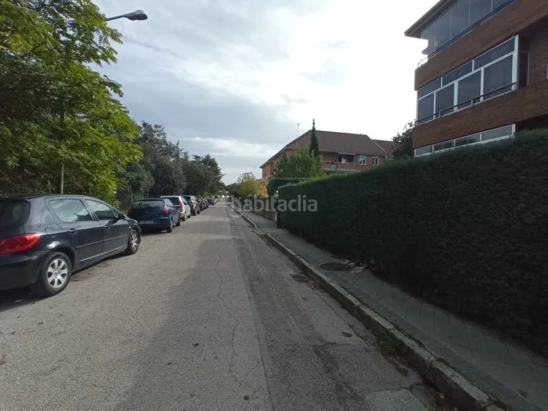 Foto df1d0c4e-25b6-4b22-a07a-a8f97f125714. Aparcament cotxe a calle treinta y seis 12 a Navalquejigo-Los Arroyos Escorial (El)