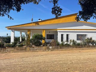 Masia  Calle jardines. Propiedad rural con vivienda amplia, piscina y anexos