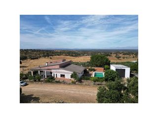 Bauernhof  Calle jardines. Propiedad rural con vivienda amplia, piscina y anexos