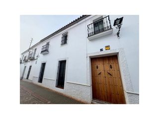 House  Calle misericordia. Casa señorial de 6 dormitorios con patio y garaje en fuente de c