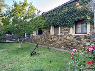 Masia a Valencia de Alcántara. Casa rural con 2 hectáreas y gran potencial turístico en la aceñ