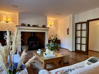 Masia a Valencia de Alcántara. Finca de 2 hectáreas con gran casa de 7 dormitorios junto a port