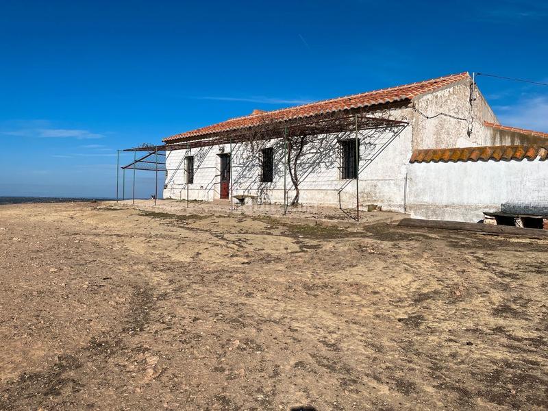 Foto dd808f9a-f41c-42b0-a173-9e1ae2730038. Finca rústica en vía 0 en Valencia de Alcántara