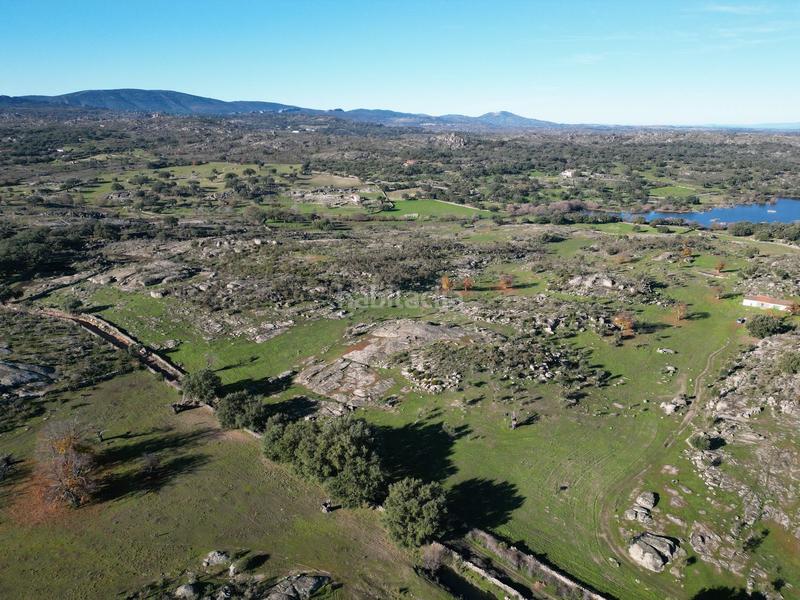 Foto 0d45eae4-f751-4e8d-9b32-b28dae8c5a0a. Finca rústica en vía 0 en Valencia de Alcántara