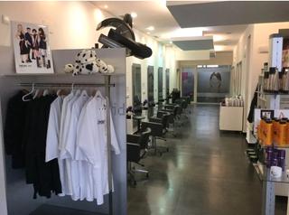 Traspàs Local Comercial  Avenida de don marcelo celayeta. Oportunidad se traspasa peluquería, con centro de masaje