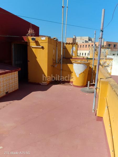 Foto 5a95ccb5-14ac-46e8-9043-d31c08b9637a. Casa  de dos plantas en avda. menendez pelayo en Línea de la Concepción (La)