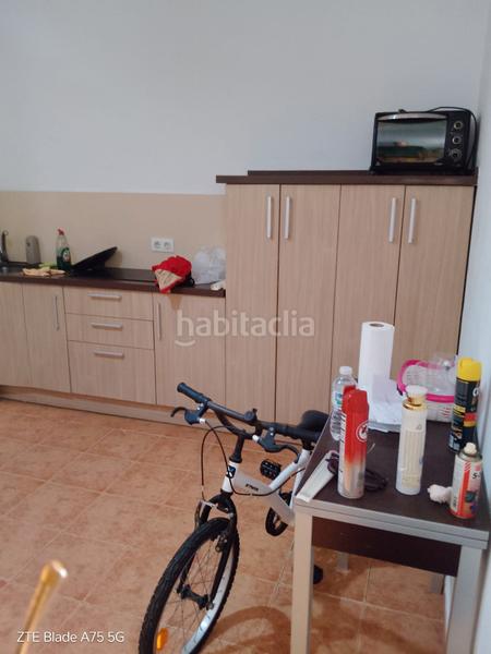 Foto e1b06cbc-b069-4577-a7c7-18d4a9a5a85b. Casa  de dos plantas en avda. menendez pelayo en Línea de la Concepción (La)