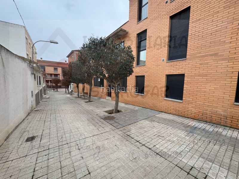 Foto 475b0795-8151-43ba-bc2f-f45001c09f82. Casa adossada amb xemeneia calefacció aparcament a Zuera