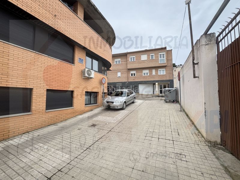 Foto bc1fdfbd-f64b-43b9-b6a4-528b62eaab60. Casa adossada amb xemeneia calefacció aparcament a Zuera