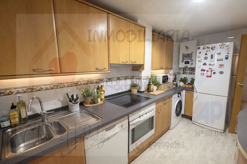 Foto d401c1d6-44df-49d8-b3f1-c21fe4751854. Casa adossada amb xemeneia calefacció aparcament a Zuera