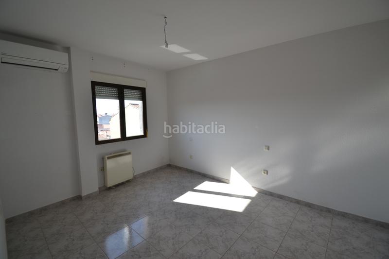 Foto c26e7ee4-98d3-47aa-aa2e-7e5f038d4c23. Haus in calle república argentina 10 in Malpartida de Plasencia