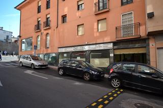 Local commercial  Calle manuel bermejo. Venta de local puerta berrozana