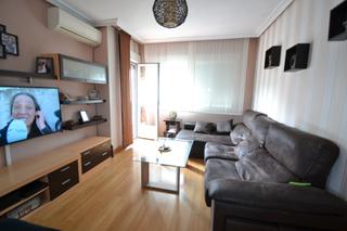 Appartement à Calle navaconcejo 17. Venta de piso en zona estación de autobuses