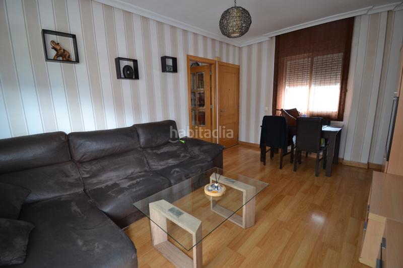 Foto c8ef1ea2-4604-461d-baea-956eae18cf79. Flat in calle navaconcejo 17 in Miralvalle - Av. Virgen del Puerto - La Data Plasencia