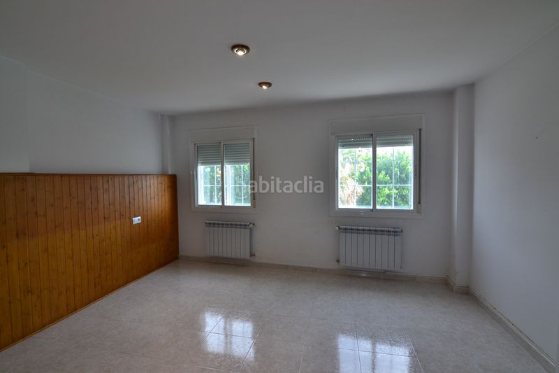 Foto c7c04e81-b61f-4d13-b9ad-4d4db10e96b5. Casa adossada amb calefacció a Malpartida de Plasencia