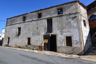 Haus in Calle josé antonio 17. Casa en ruinas en venta en oliva de plasencia