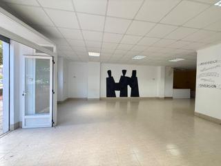 Local commercial à Calle del Río Navía 16