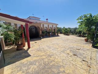 Chalet à Fernán - Núñez. Gran chalet con escritura propia