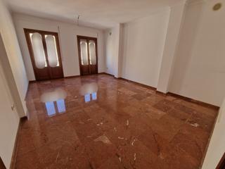 Appartement à Fernán - Núñez. Piso sin estrenar en zona centro.